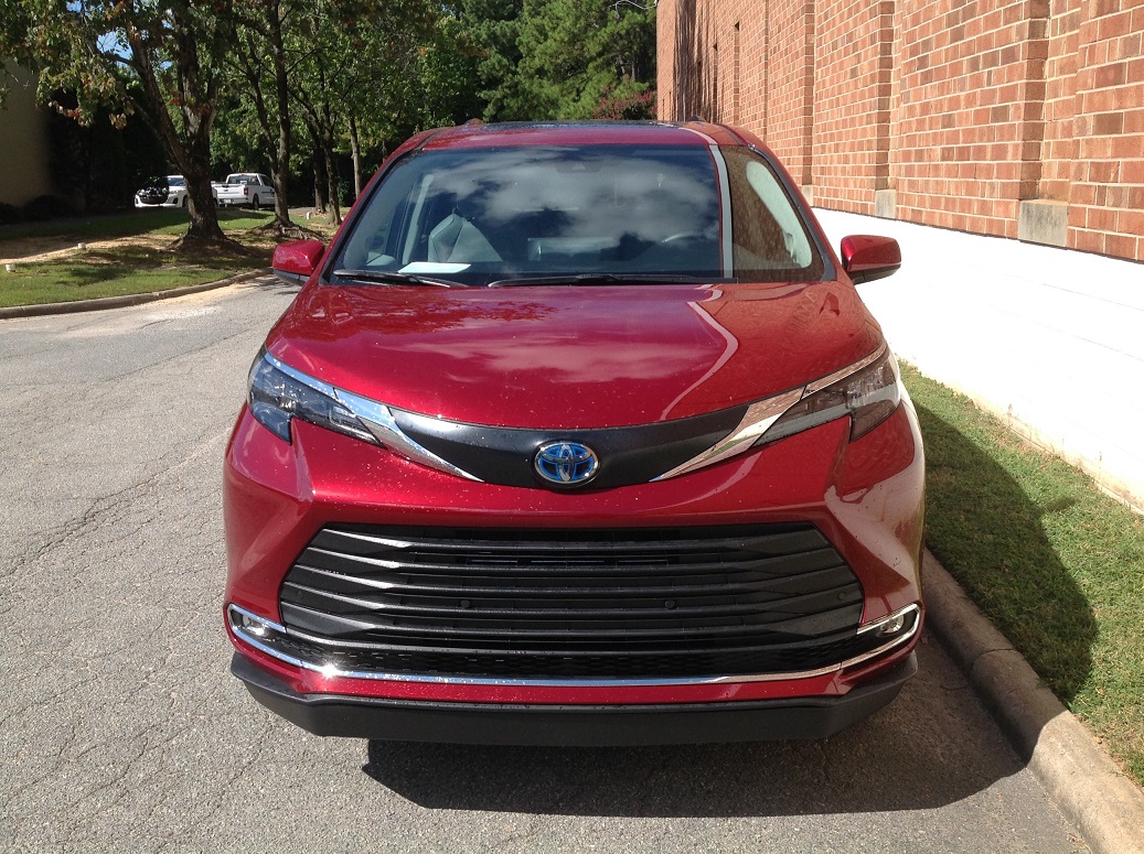 ♿ 2024 Toyota Sienna XLE Plus HV | Van Products