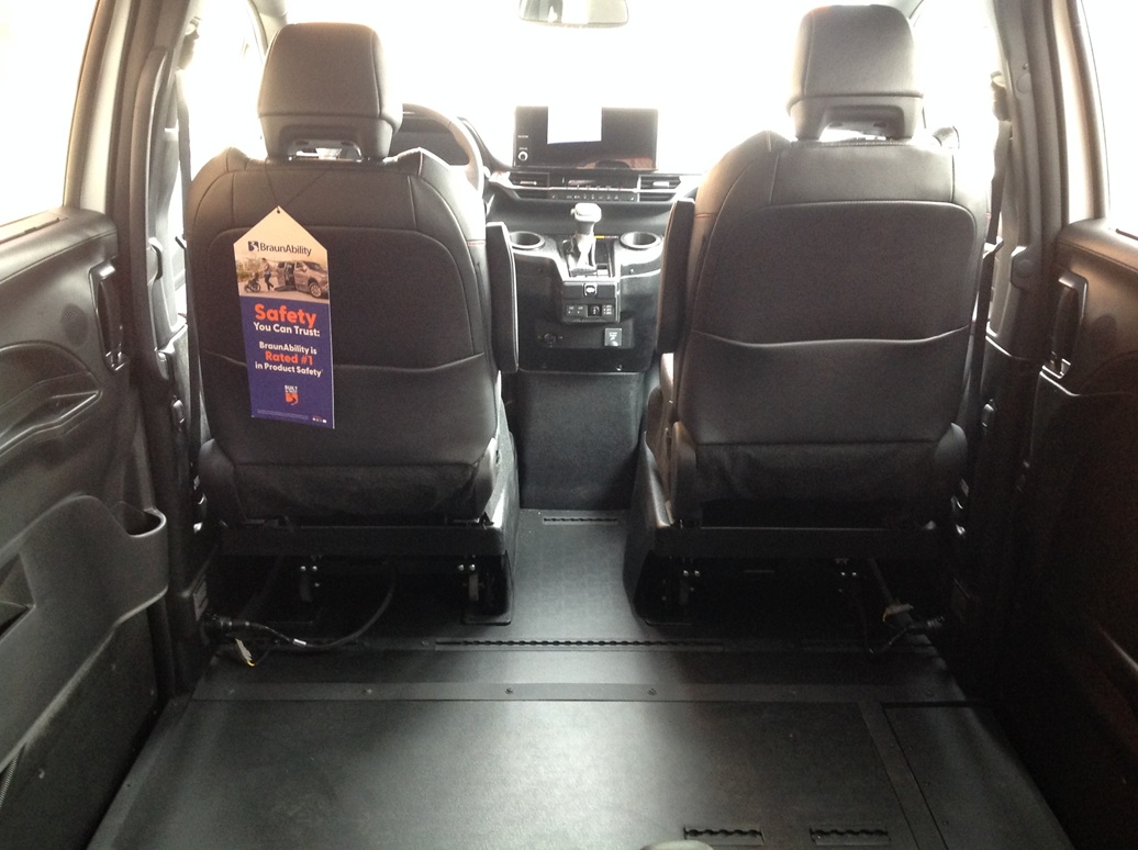 ♿ 2025 Toyota Sienna XSE Plus | Van Products