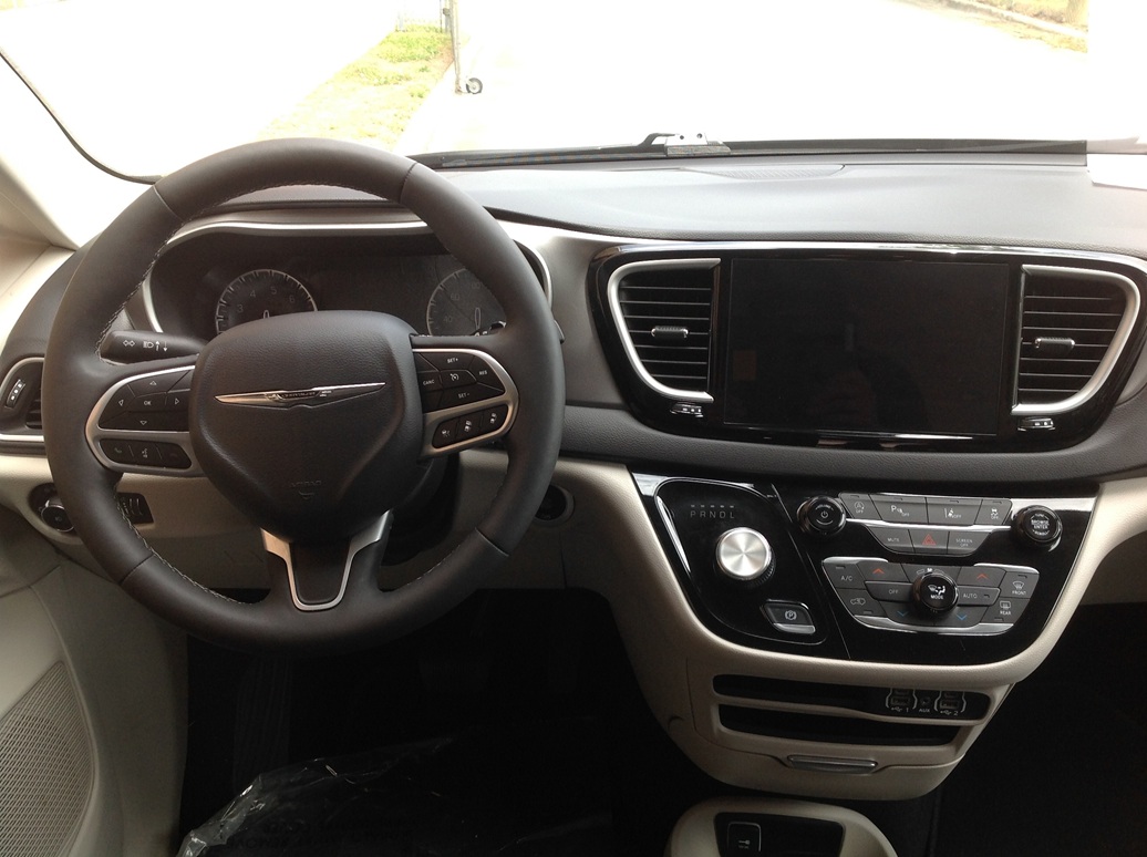 2024 Chrysler Pacifica Touring L - Photo 6