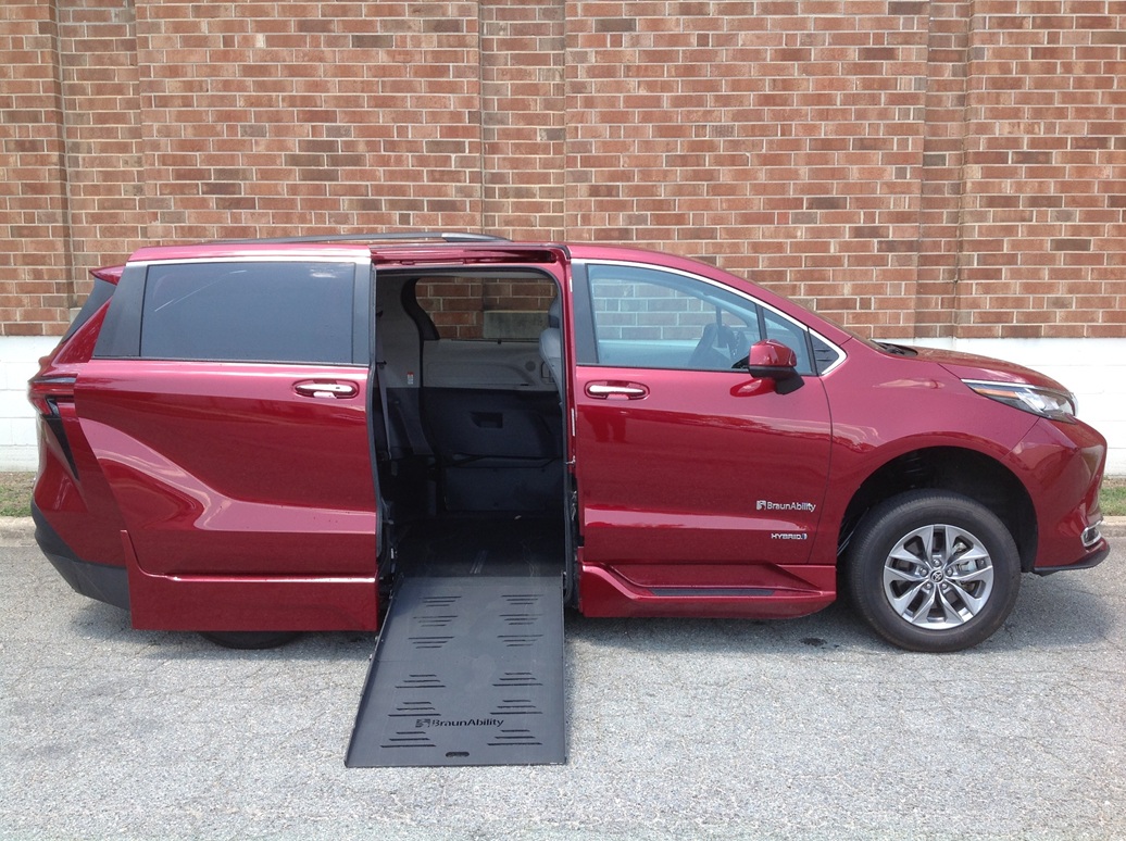 ♿ 2021 Toyota Sienna XLE Plus HV | Van Products